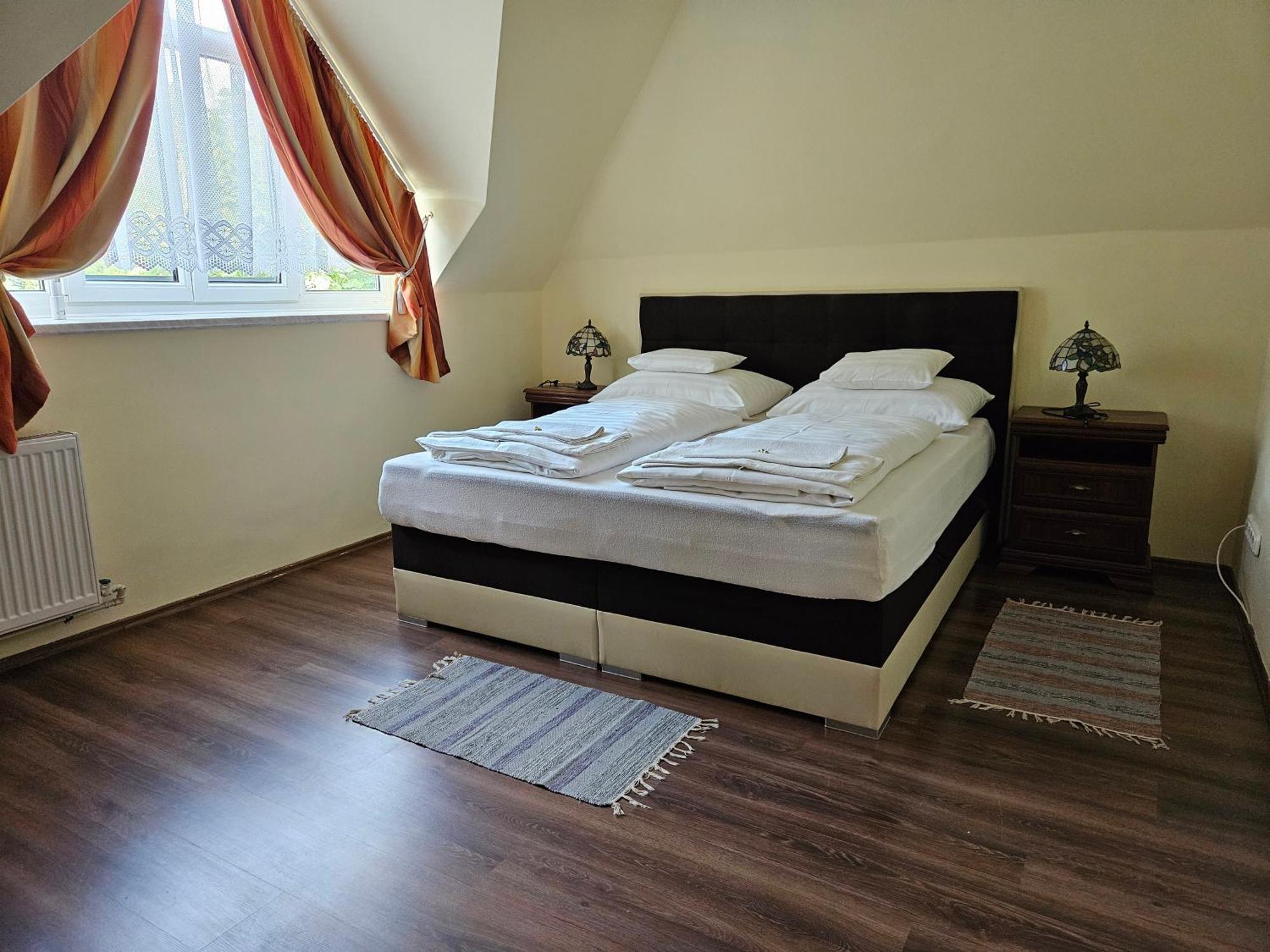 Parti Panzio Otel Tata Dış mekan fotoğraf