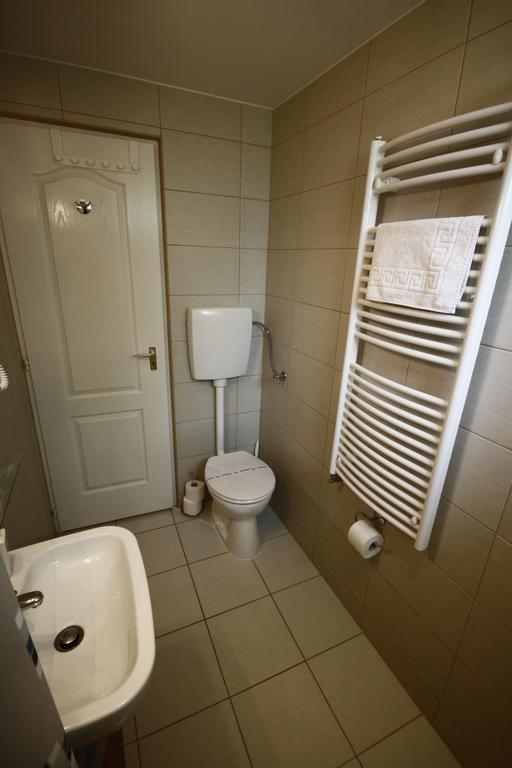 Parti Panzio Otel Tata Dış mekan fotoğraf