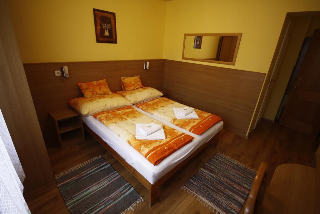 Parti Panzio Otel Tata Dış mekan fotoğraf