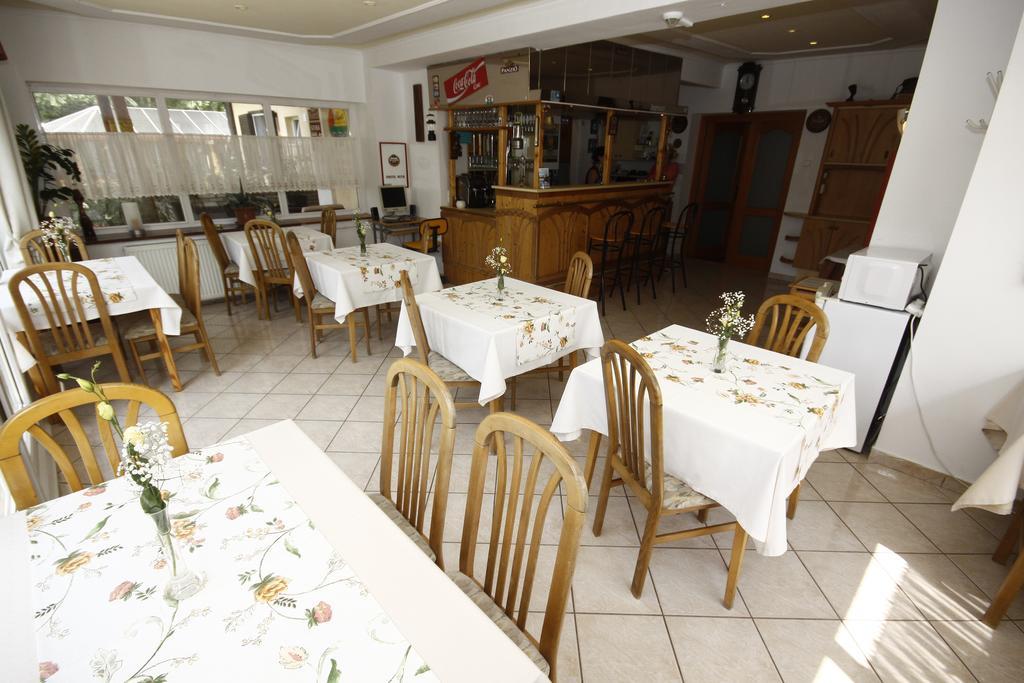 Parti Panzio Otel Tata Dış mekan fotoğraf