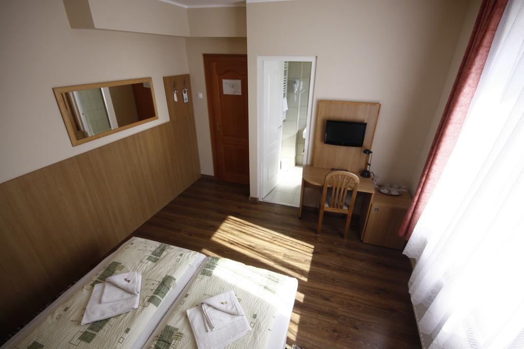 Parti Panzio Otel Tata Dış mekan fotoğraf