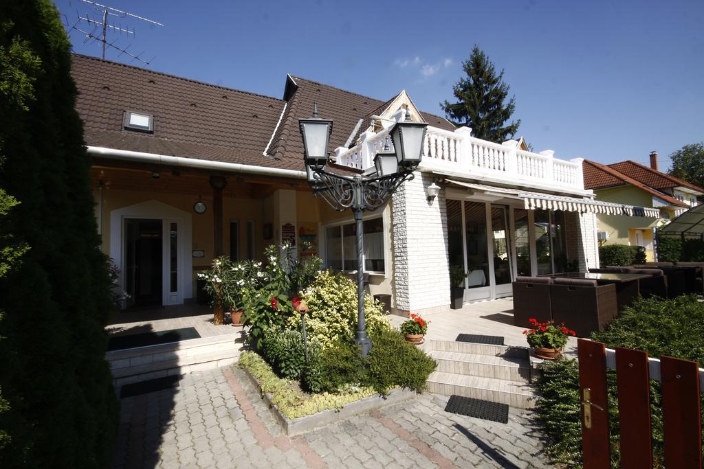 Parti Panzio Otel Tata Dış mekan fotoğraf
