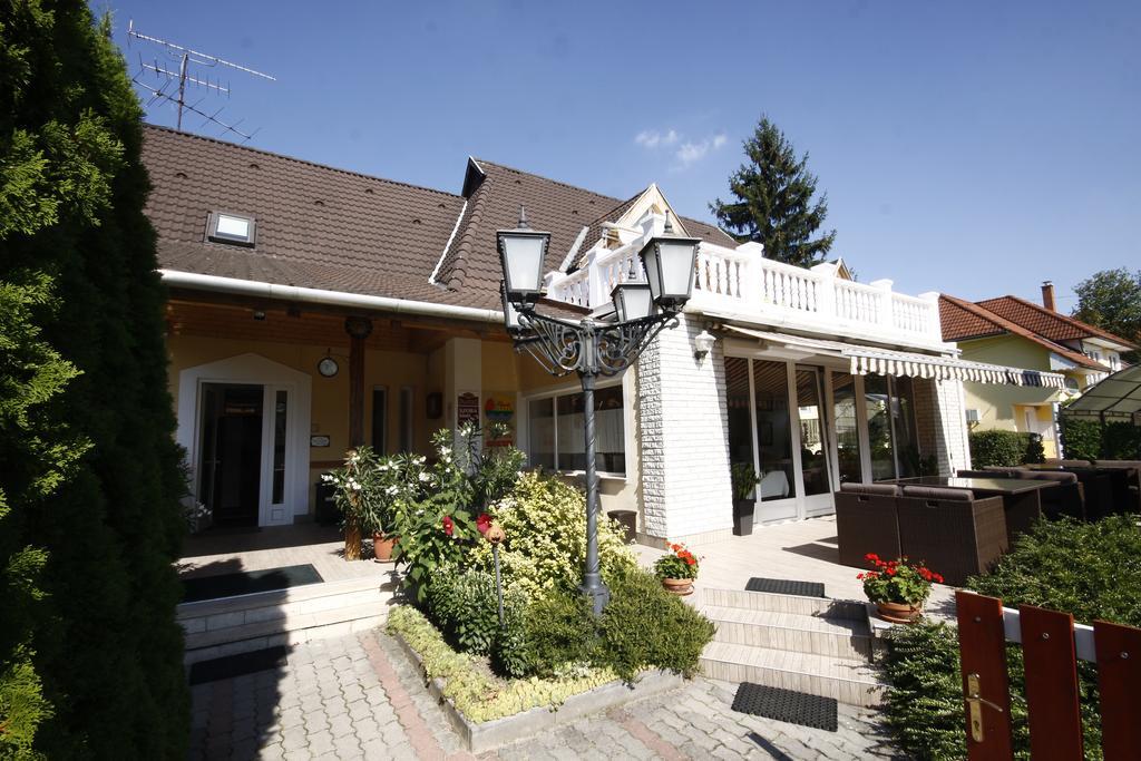 Parti Panzio Otel Tata Dış mekan fotoğraf