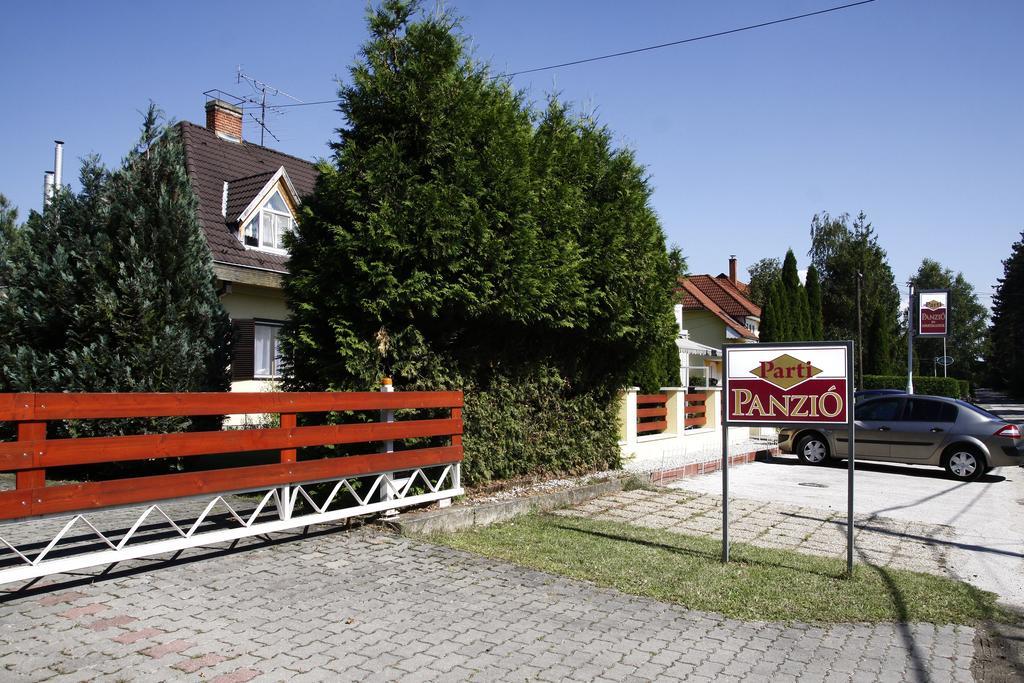Parti Panzio Otel Tata Dış mekan fotoğraf