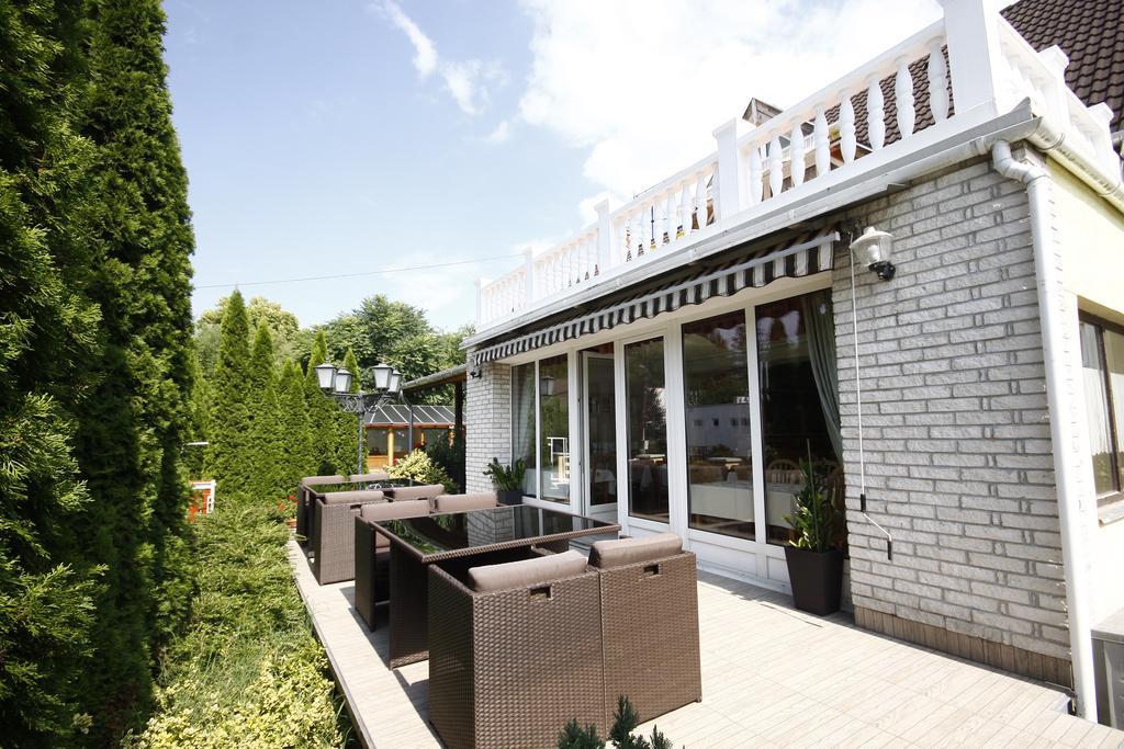 Parti Panzio Otel Tata Dış mekan fotoğraf