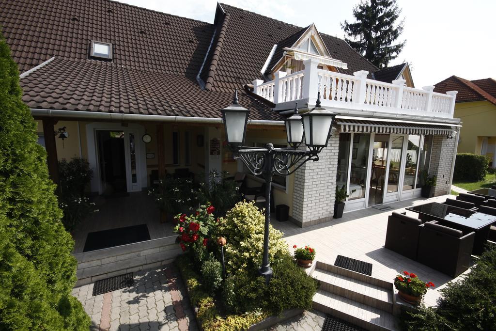 Parti Panzio Otel Tata Dış mekan fotoğraf