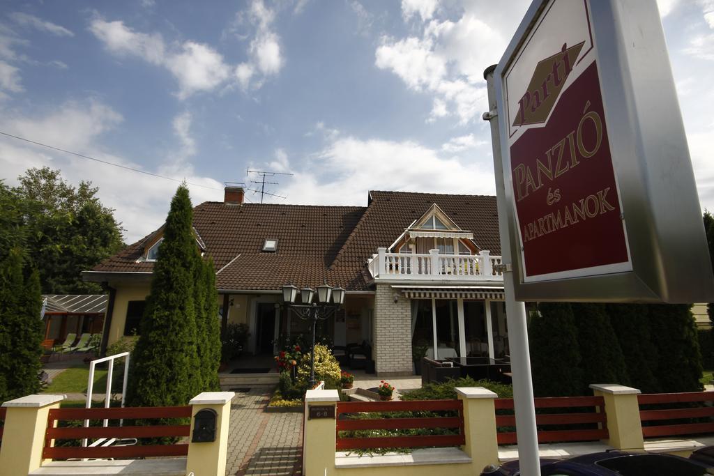 Parti Panzio Otel Tata Dış mekan fotoğraf